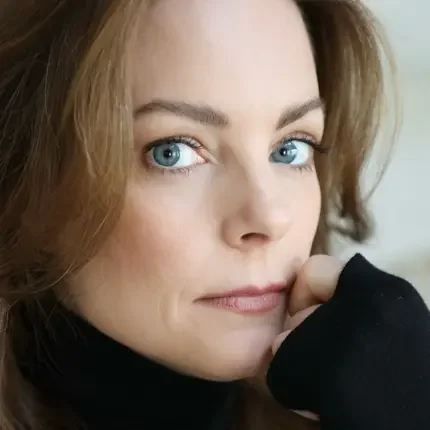 Kimberly Williams-Paisley headshot